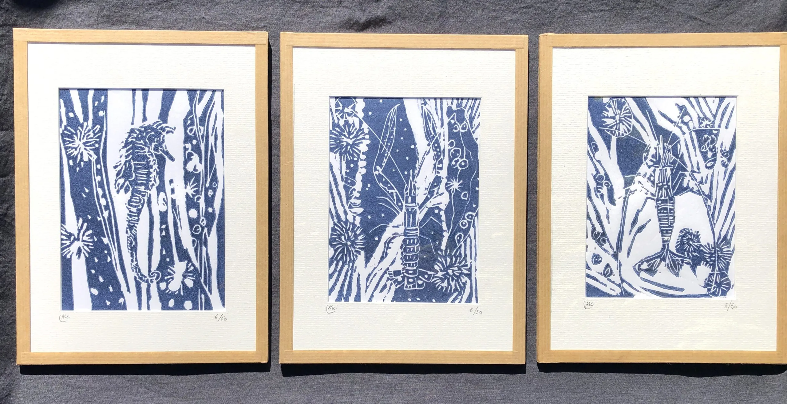 série animaux marins bleu de Prusse linogravure ASC